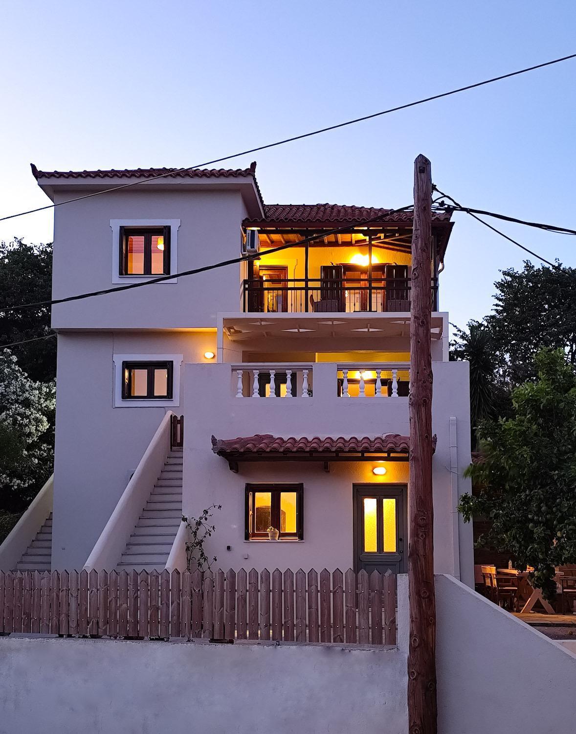 Kaia 3 Apartment